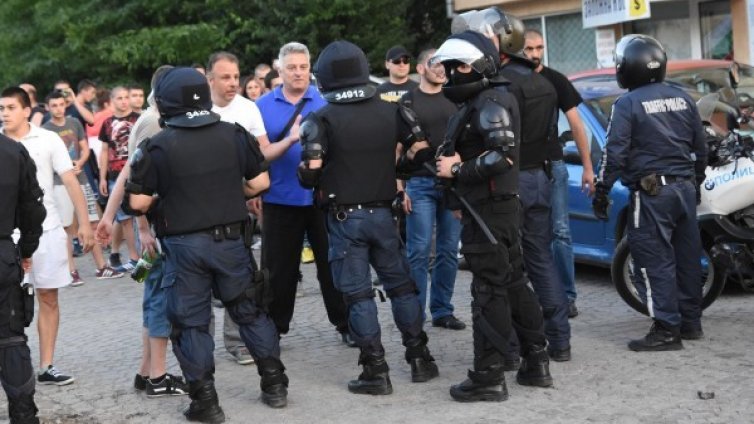 Молебен за мир и рехав протест в "Орландовци"
