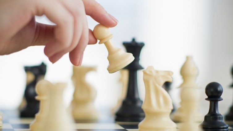 След Карлсен, Топалов победи и Аронян в Ставангер