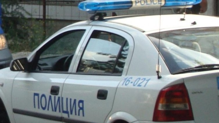 Мъж загина в тежко ПТП, блокирани бяха влакове