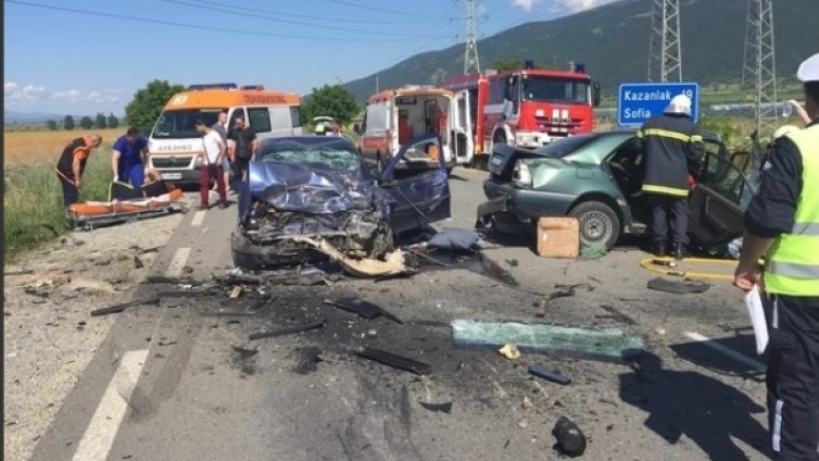 Две деца сред ранените в ПТП-то в Старозагорско