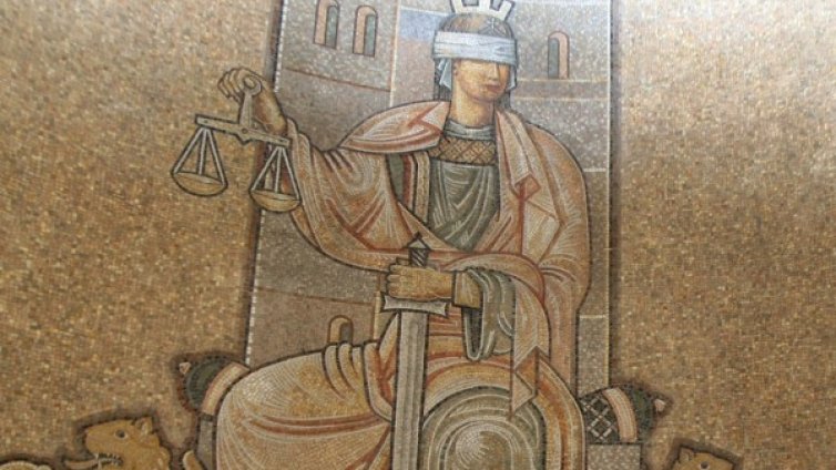 Закопчаха трима, правили фалшиви паспорти на бежанци