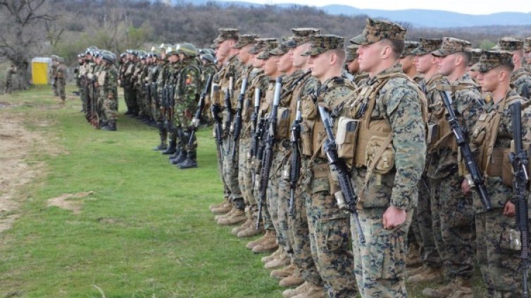 Американска пехота, танкове и артилерия идват в Ново село през септември