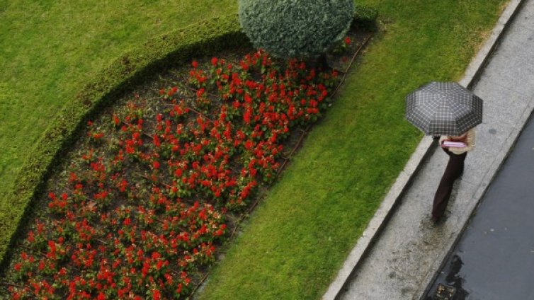 Отново хладно, валежи и вятър