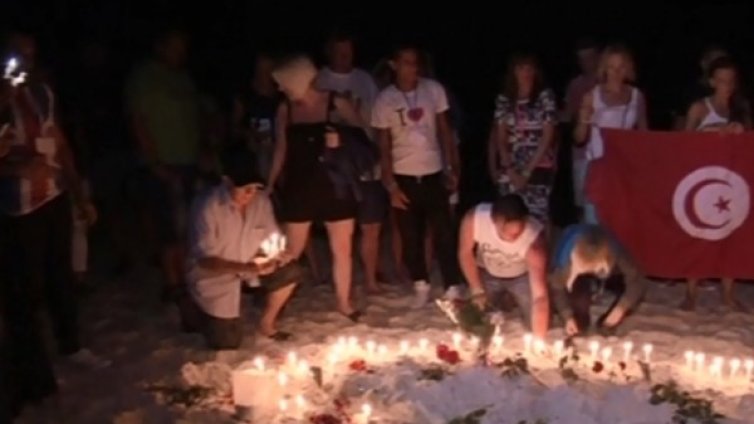 Стотици хора в Тунис казват "не" на тероризма