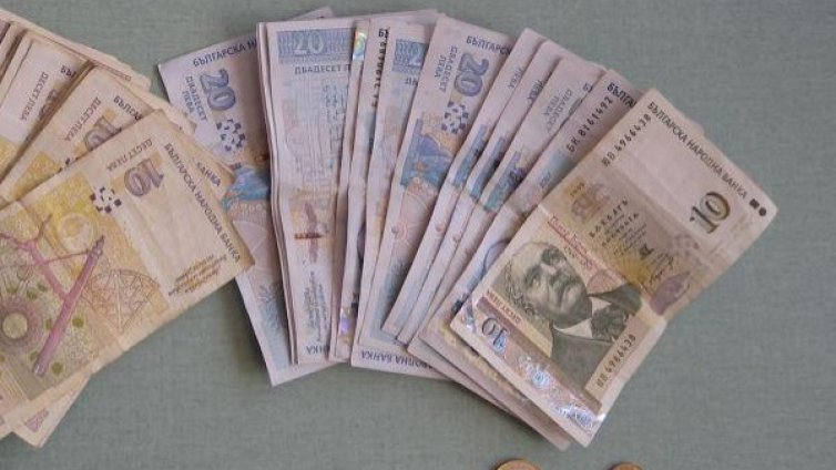 Баба и дядо от Пловдив "олекнаха" със 7500 лв.