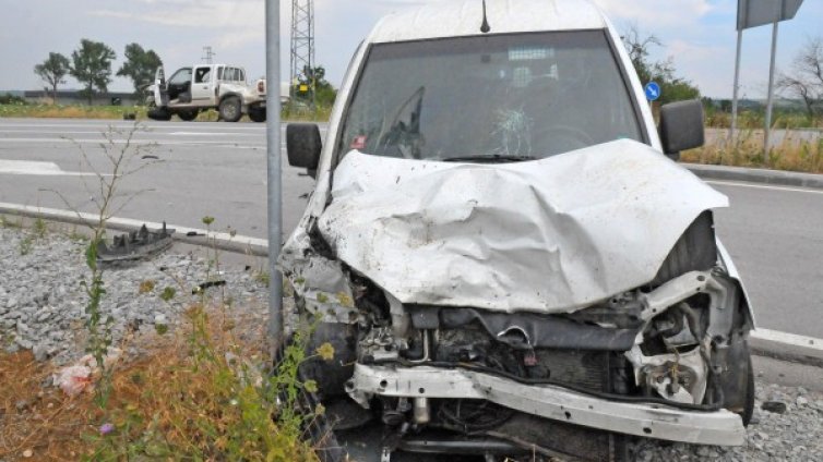 Трима загинаха на пътя за 24 часа