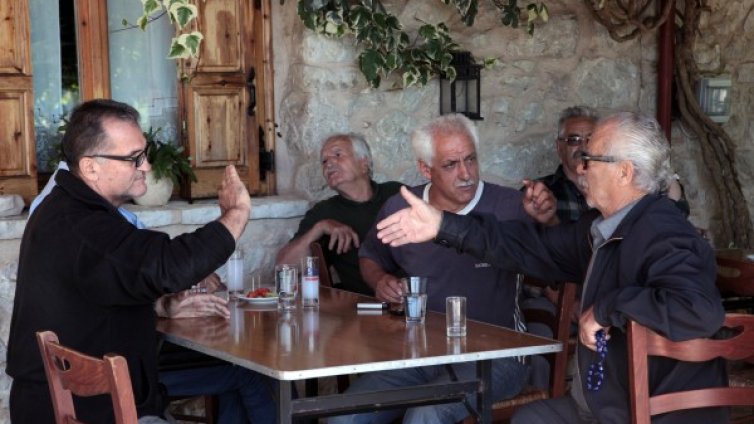 Кешът си е кеш! Гърци приемат и левчета