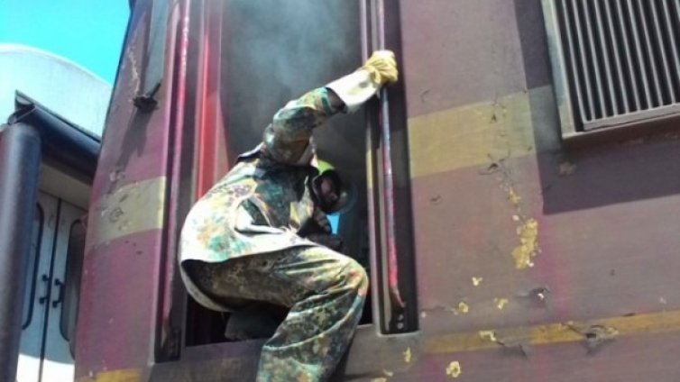 Кабели запалиха влак край гара Каменец