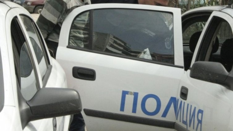 Столични полицаи задържаха двама мъже за изнудване