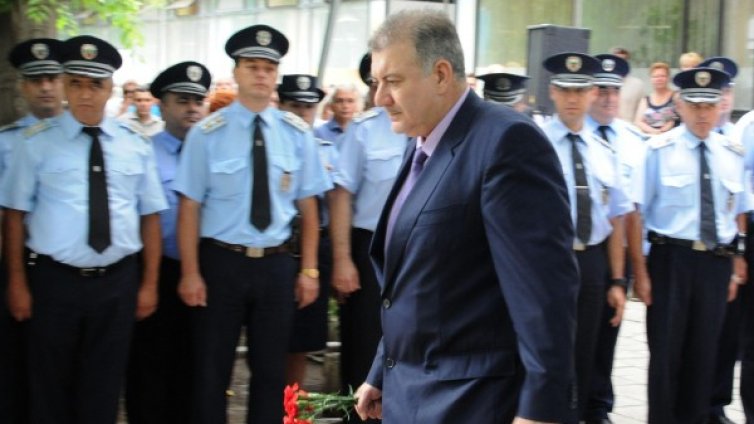 Полицейско насилие? Тел. 02/ 982 2222 набери и се оплачи!