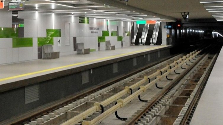 Авария в метрото – влаковете на 10-12 минути