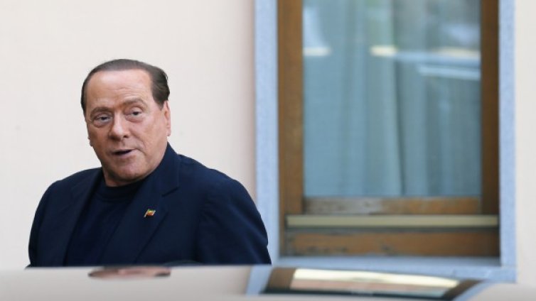 Присъда от 3 г. затвор за Берлускони за корумпиране на сенатор