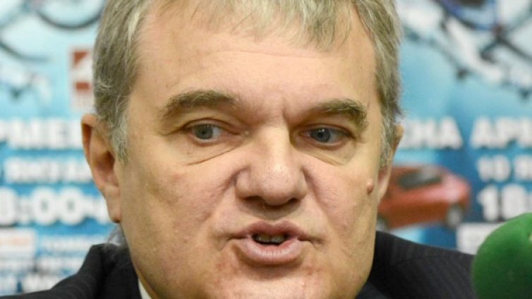 Прокуратурата да провери правосъдния министър