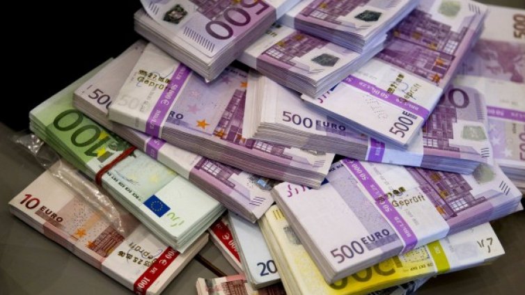 Юнкер към гръцки опозиционер: ?35 млрд. ви чакат!