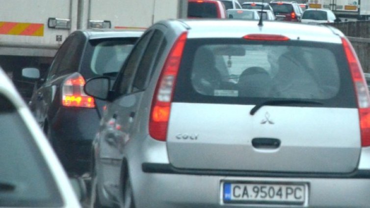 Слаб дъждец и трафикът в София &ndash; кошмарен