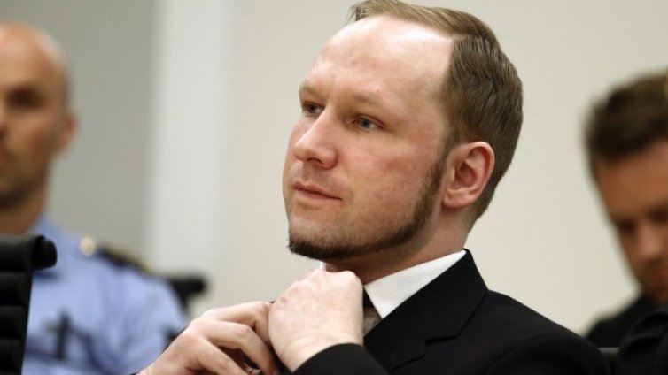 Норвегия прави изложба с вещи на Брайвик