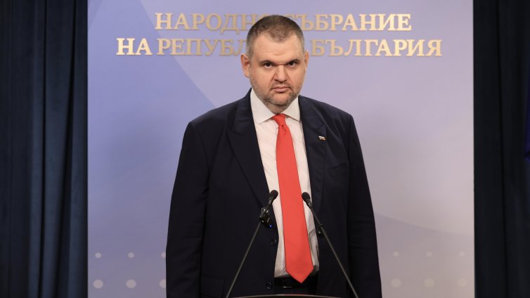 Страната ни не е казарма: ДПС и Пеевски с остра позиция срещу Радев