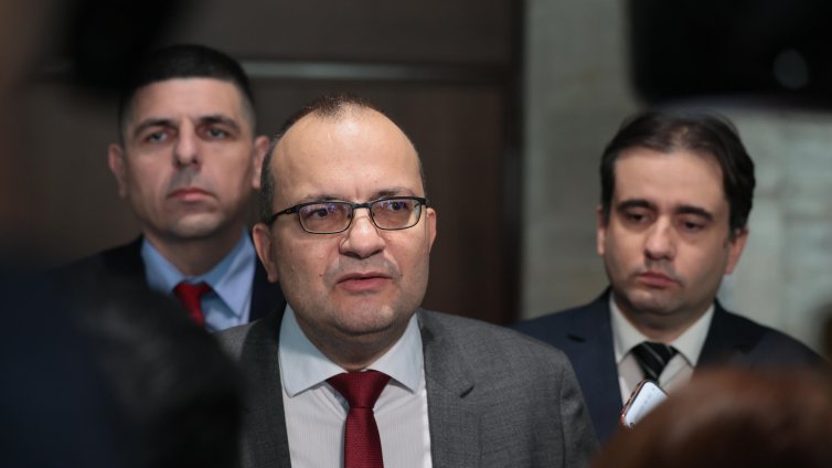 ДП: С този бюджет реформите се отлагат, тежестта върху бизнеса се скача