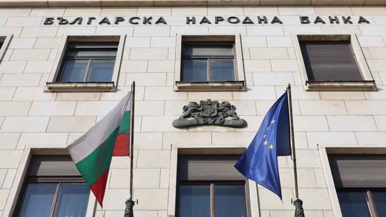 Милионерите у нас намаляват, но парите им се увеличават
