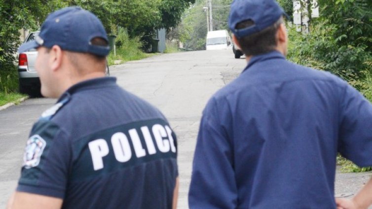 Като филмов сценарий: Закопчаха ченгета за рекет