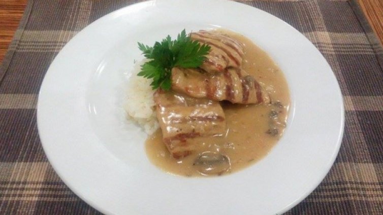 Рецептата Dnes: Свински каренца с гъби и сметана 