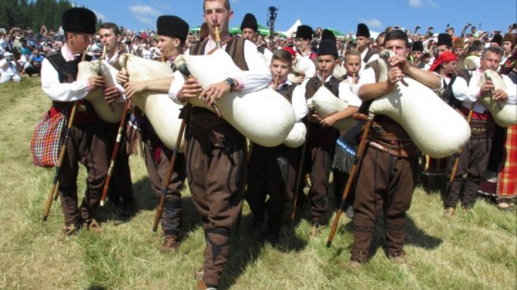 Рестартът "Рожен”: 8 000 свириха и пяха, 350 000 ги видяха