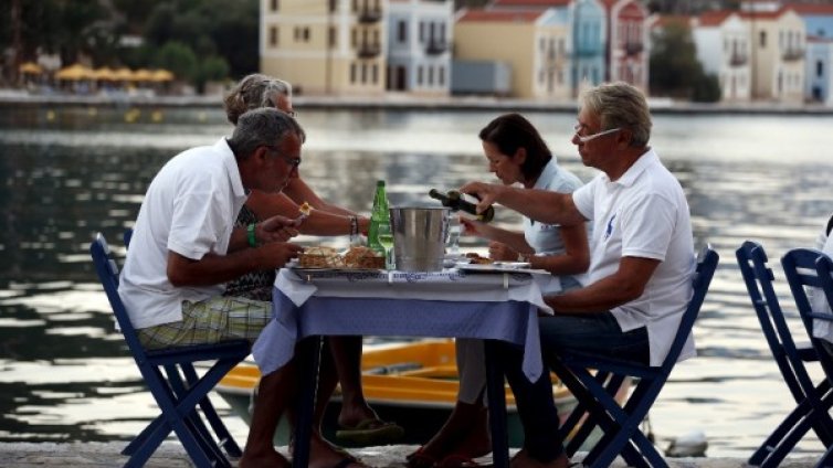 Пожар лумна в потребителската кошница в Гърция