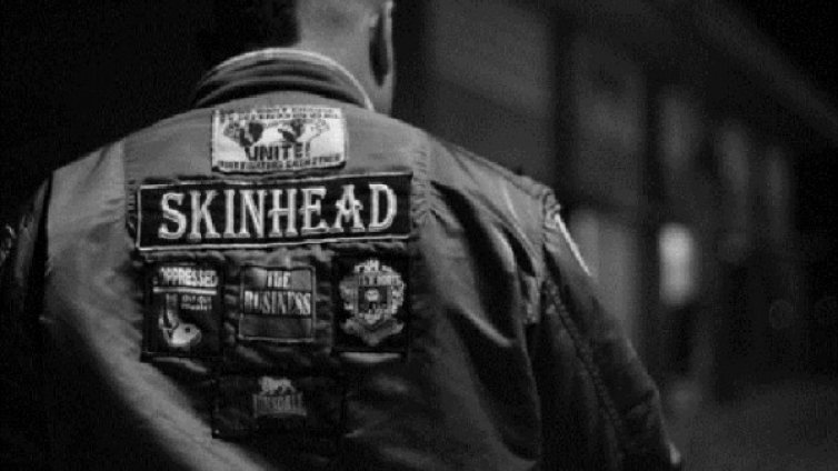 Скинари смляха от бой дядо, защото бил с внуче  &ndash; "циганче"