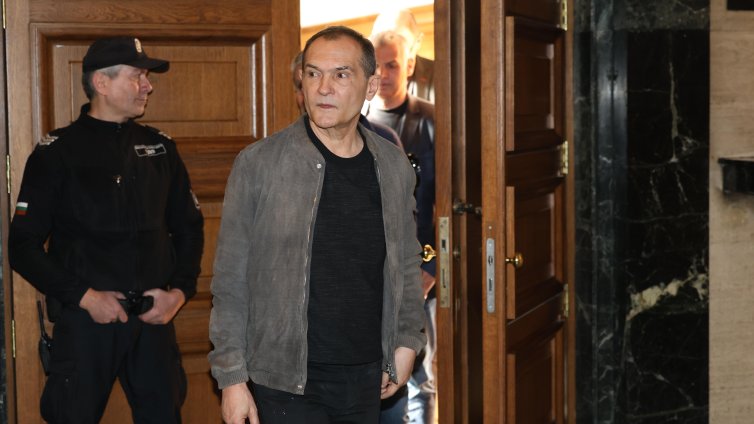 Служби са засекли транзакции за $5 млн. към Божков, свързани с антики