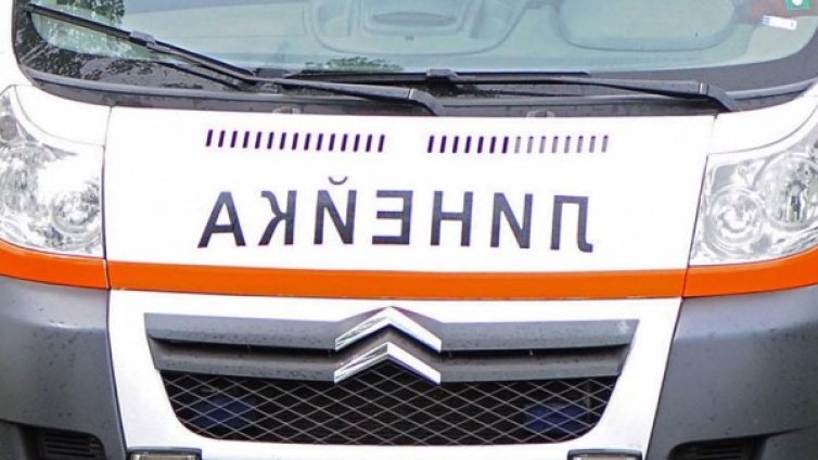 Оперираха спешно жена, намушкана с нож във врата