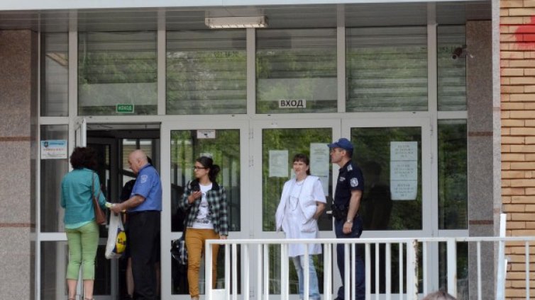 За близо 8000 младежи: вместо море - матура