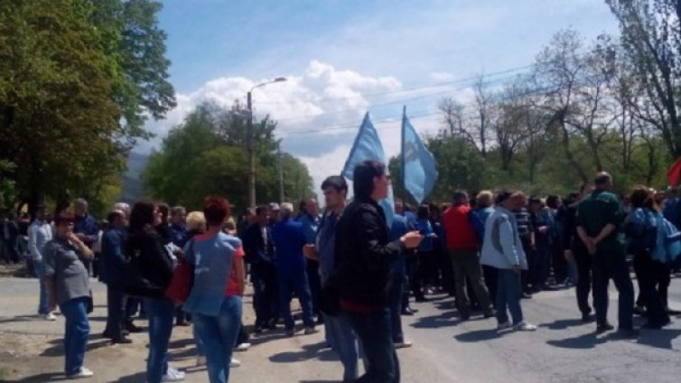 Работниците от ВМЗ-Сопот на протест в София