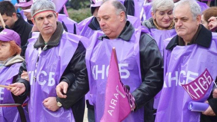 Минималната заплата &ndash; 50% от основната, иска КНСБ