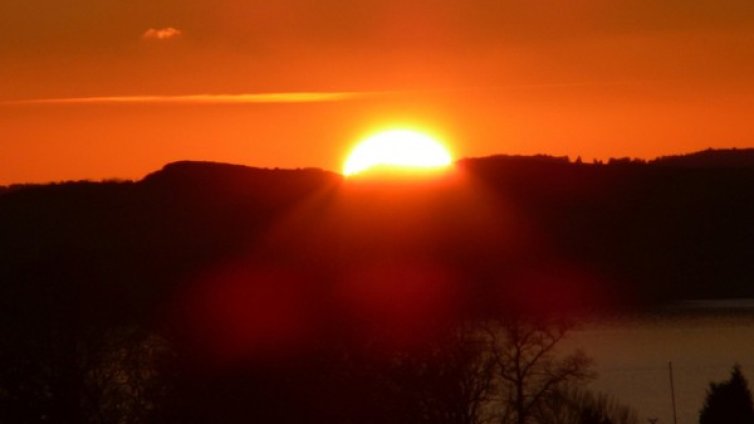 Знаете ли, че... една светкавица е 5 пъти по-гореща от повърхността на Слънцето? 