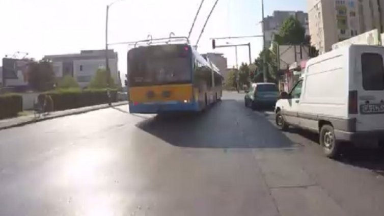 Тролейбусни правила: На червено със 70 км/ч!