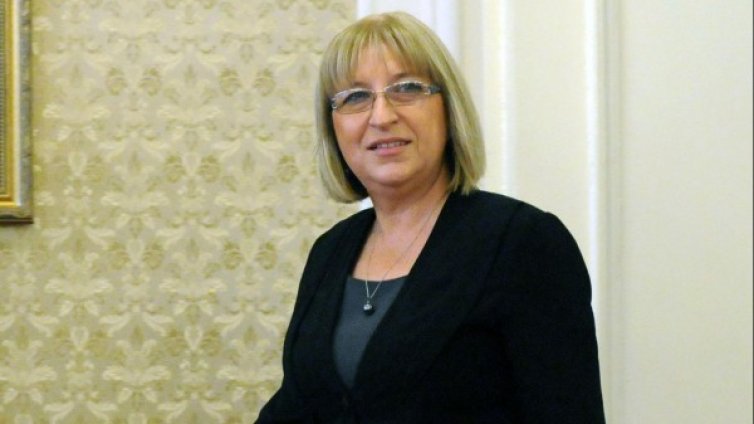 Цачева простила на Манолова, надява се на нова Мая