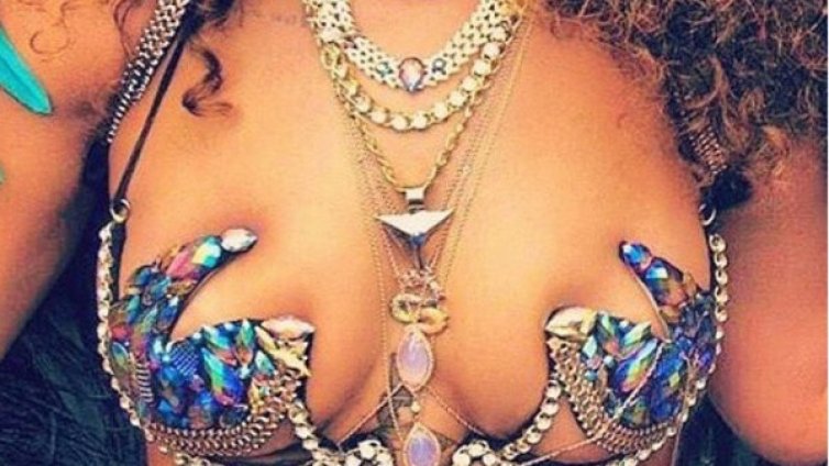 Риана отпред, отзад, за въображението &ndash; малко