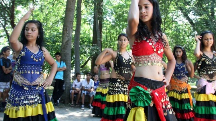 Сливен "оглуша" от силна музика, най-вече ромска