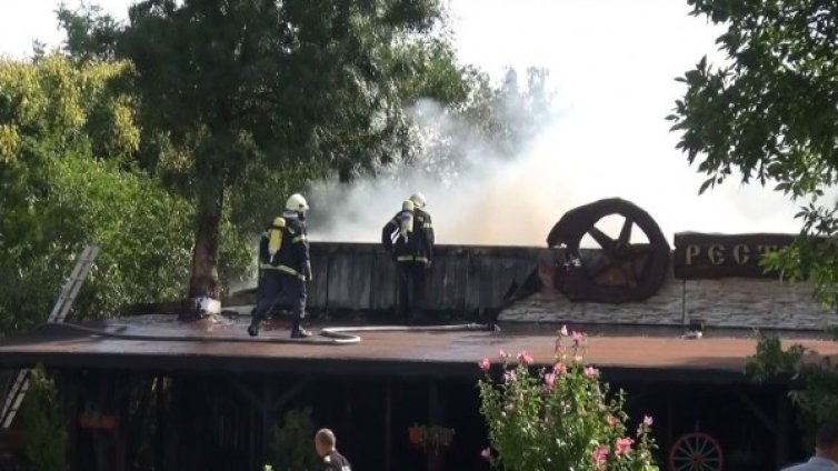 Пожар унищожи ресторант до пловдивския мол