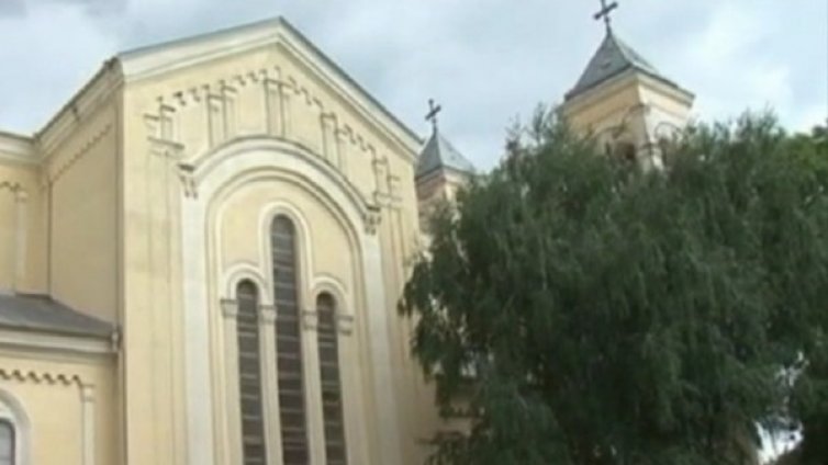 6-годишно дете вързано и бито в храм... от свещеника!
