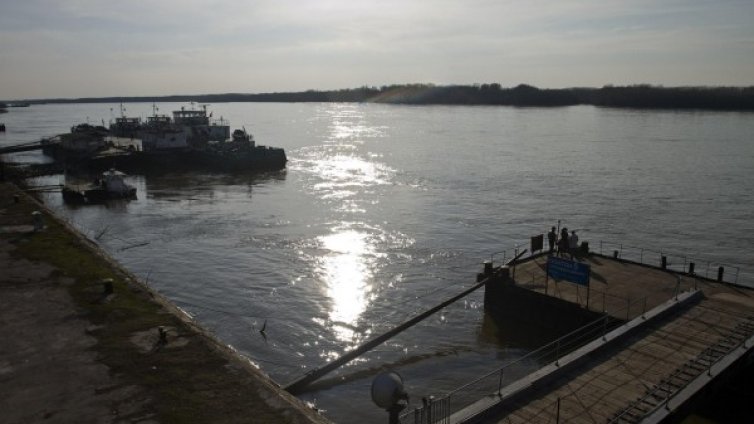 Въпреки забраната – къпещи се в Дунава