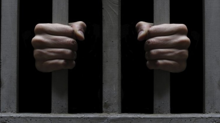 Арест за затворник, празнувал с чалга излизането си