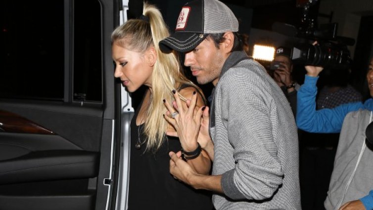 Енрике Иглесиас и Анна Курникова още са двойка