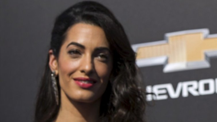 Амал Клуни сменя Доналд Тръмп в "Стажантът"