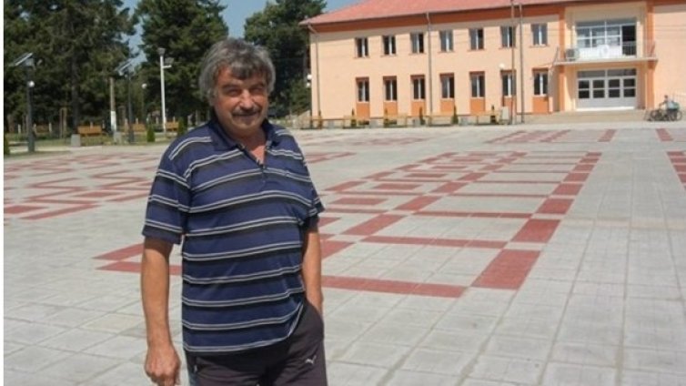 Рекордьорът: Цял живот кмет... и при Тато, че и днес