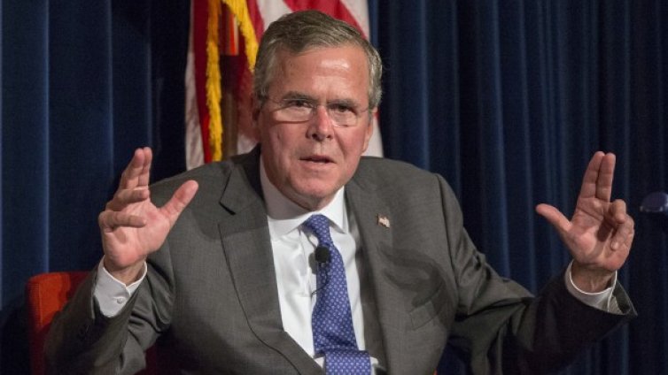 Джеб Буш се нахвърли срещу Обама и Клинтън за Ирак