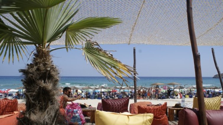 За туризма няма криза, в Гърция морето и слънцето &ndash; за всички