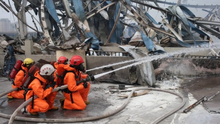 Нов голям пожар гори в Тянцзин 