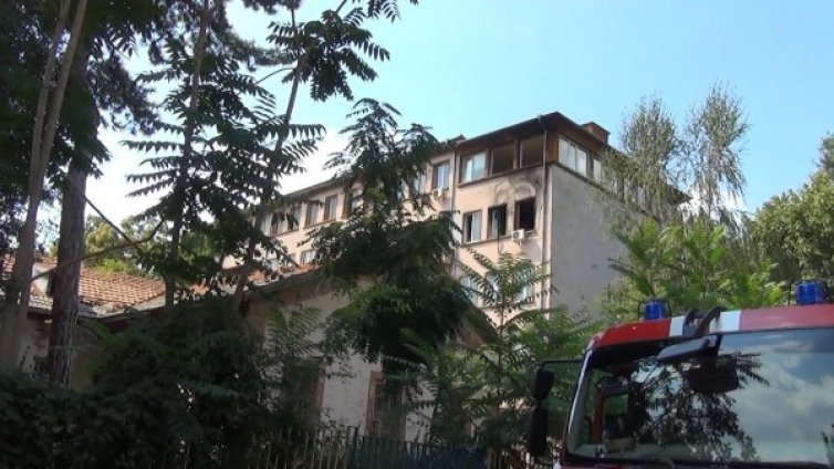 Евакуираха сираци заради пожар в кризисен център в Пловдив 