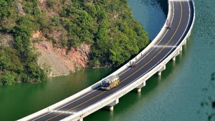 Китайски път над водата